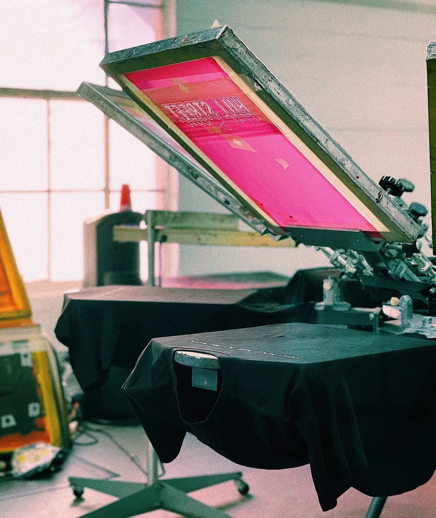 Screen printing, DTG or embroidery - how to choose the right print method for your merch